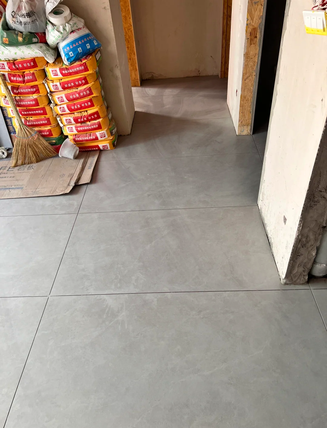 怎么找铺瓷砖工人(怎么找贴瓷砖的师傅)